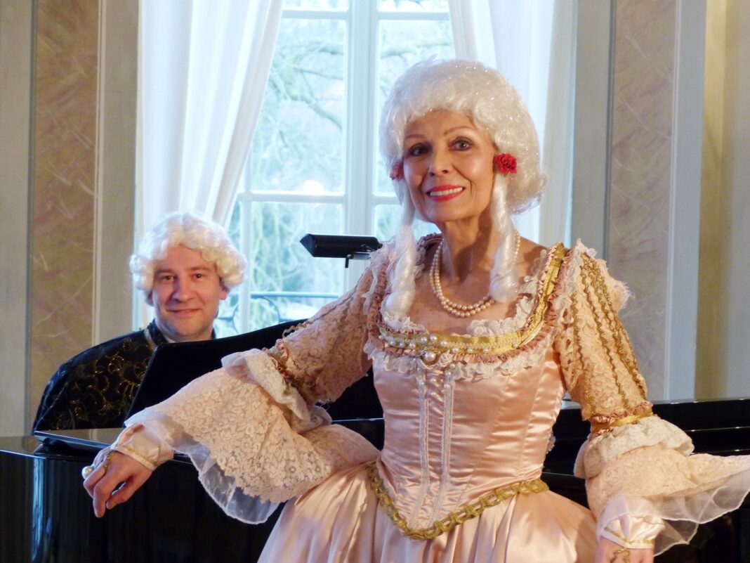 Zu Gast im Gohliser Schl&ouml;sschen: Gemeinsam mit dem Musiker Andreas Orwat bringt Sibylle Kuhne 