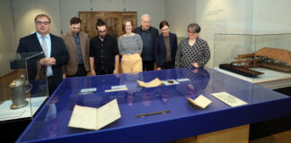 Er&ouml;ffneten gemeinsam die Schau &bdquo;Stadt im Fluss&ldquo;: Dr. Anselm Hartinger, Niels Lohse, Dr. Johannes Schmidt, Sophie Lindemann, Prof. Matthias Hardt, Prof. Julia Schmidt-Funke und Dr. Maike G&uuml;nther (v.l.) waren unterwegs in der Ausstellung. Foto: Andr&eacute; Kempner