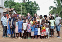 Der Verein Wo&eacute; zon loo erm&ouml;glicht Kindern und Jugendlichen in Togo ein sicheres Zuhause und Zugang zu Bildung. Mit der Freien Grundschule Falkennest wurde jetzt ein neues Projekt gestartet, das Austausch zwischen togolesischen und deutschen Grundschulkindern verwirklicht. Foto: privat