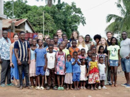 Der Verein Wo&eacute; zon loo erm&ouml;glicht Kindern und Jugendlichen in Togo ein sicheres Zuhause und Zugang zu Bildung. Mit der Freien Grundschule Falkennest wurde jetzt ein neues Projekt gestartet, das Austausch zwischen togolesischen und deutschen Grundschulkindern verwirklicht. Foto: privat