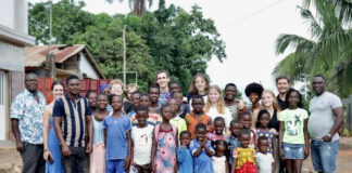 Der Verein Wo&eacute; zon loo erm&ouml;glicht Kindern und Jugendlichen in Togo ein sicheres Zuhause und Zugang zu Bildung. Mit der Freien Grundschule Falkennest wurde jetzt ein neues Projekt gestartet, das Austausch zwischen togolesischen und deutschen Grundschulkindern verwirklicht. Foto: privat