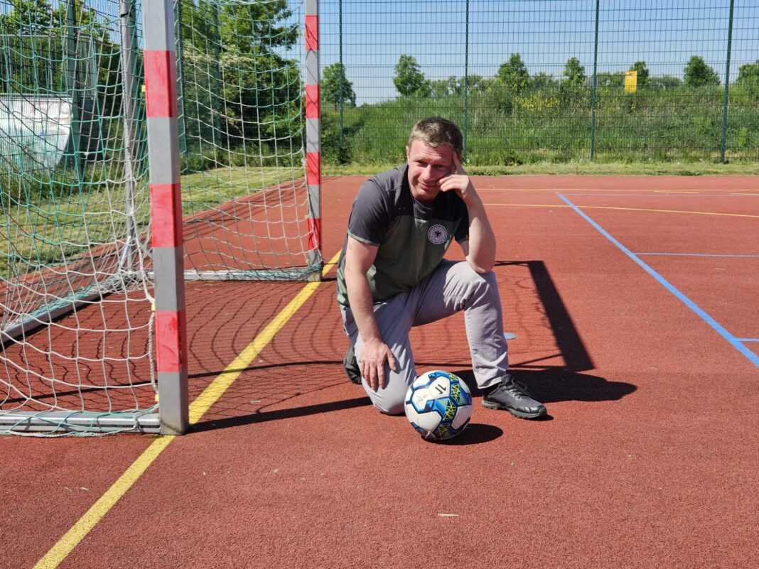 Roy Philipp unterst&uuml;tzt seit Mai vergangenen Jahres das Team im Jugendhaus YOZ. Foto: DRK Kreisverband Delitzsch