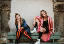 Ohrwurmtr&auml;chtige Melodien und fesselnde Songtexte: Sophia G&uuml;nst und Annelie Wei&szlig;el sind &bdquo;G&ouml;rda&ldquo;. Foto: Line Tsoj