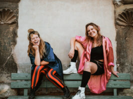Ohrwurmtr&auml;chtige Melodien und fesselnde Songtexte: Sophia G&uuml;nst und Annelie Wei&szlig;el sind &bdquo;G&ouml;rda&ldquo;. Foto: Line Tsoj