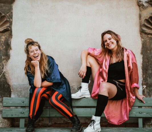 Ohrwurmtr&auml;chtige Melodien und fesselnde Songtexte: Sophia G&uuml;nst und Annelie Wei&szlig;el sind &bdquo;G&ouml;rda&ldquo;. Foto: Line Tsoj