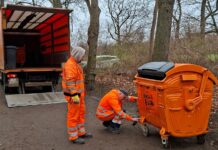 Mit dem Fr&uuml;hlingsbeginn werden wieder zus&auml;tzliche Abfallbeh&auml;lter in den Leipziger Parkanlagen aufgestellt. Foto: Stadtreinigung Leipzig