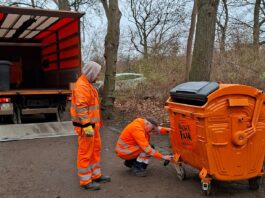 Mit dem Fr&uuml;hlingsbeginn werden wieder zus&auml;tzliche Abfallbeh&auml;lter in den Leipziger Parkanlagen aufgestellt. Foto: Stadtreinigung Leipzig