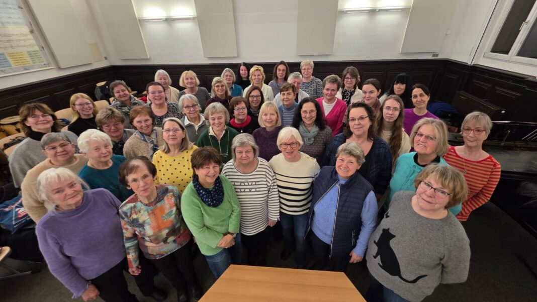 Der Schulze-Delitzsch-Frauenchor feiert in diesem Jahr seinen 60. Geburtstag. Derzeit bereiten sich mehr als 40 S&auml;ngerinnen auf ein gro&szlig;es Jubil&auml;umskonzert vor. Foto: privat