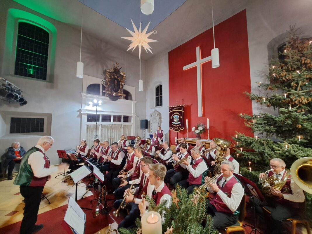 Gro&szlig;es Adventskonzert des Schenkenberger Blasmusikvereins. Foto: privat