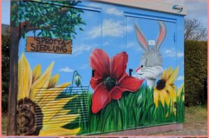 Bei einem besonderem Graffiti-Projekt wurde mit Kindern ein Trafoh&auml;uschen bemalt. Foto: privat