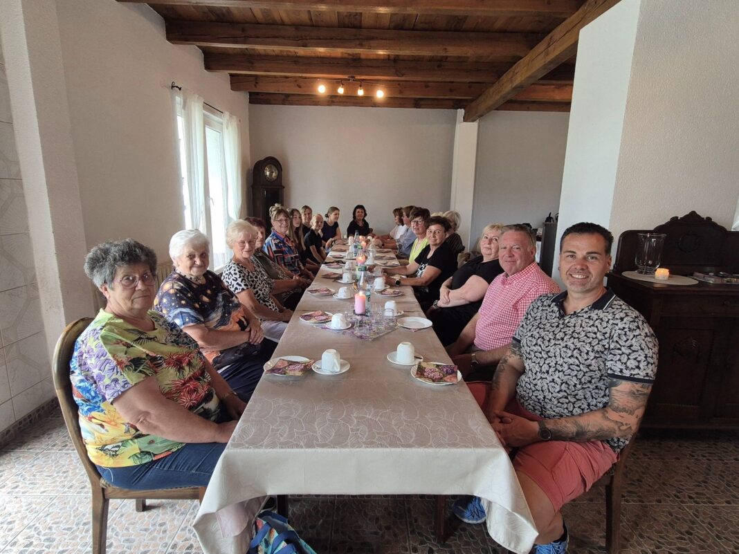 Kaffeeklatsch im Gut Heideck. Foto: privat