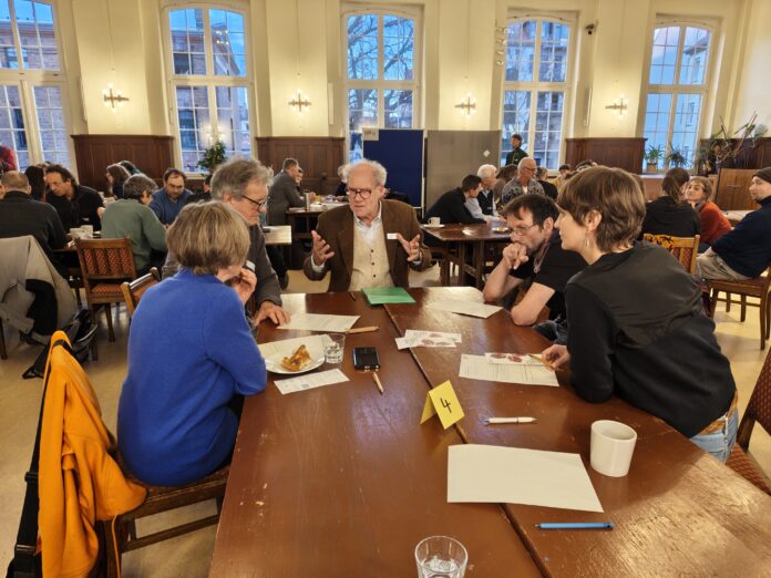 refocus_ok Mit angeregten Diskussionen und vielen Ideen rein in die Vorbereitung: Mit einem Offenen Forum in den Lindenwerkstätten gab man den Startschuss für das Festival