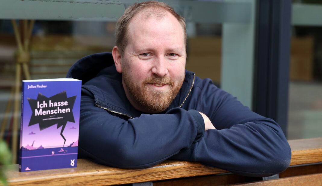 Julius Fischer hat ein neues Buch in seiner Reihe &bdquo;Ich hasse Menschen&ldquo; ver&ouml;ffentlicht. Fotos: Andr&eacute; Kempner