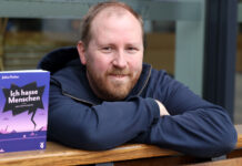 Julius Fischer hat ein neues Buch in seiner Reihe &bdquo;Ich hasse Menschen&ldquo; ver&ouml;ffentlicht. Fotos: Andr&eacute; Kempner
