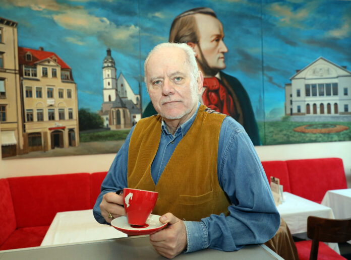 Portrt von Koch Joachim Scharf im Cafe Wagner in Leipzig Joachim Scharf ist Gastronom und Hotelfachmann. Die französische Küche ist sein Spezialgebiet. Foto: André Kempner