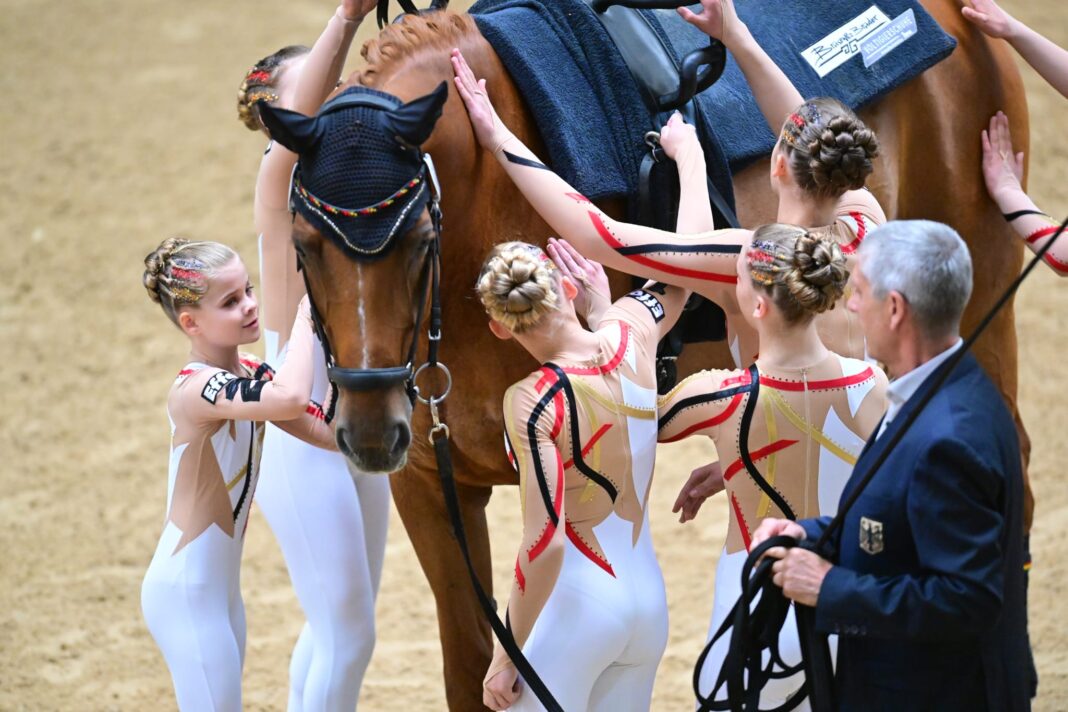 Nach dem letzten Start bei der WM in &Ouml;sterreich - Danke Samba. Foto: RVV Schenkenberg