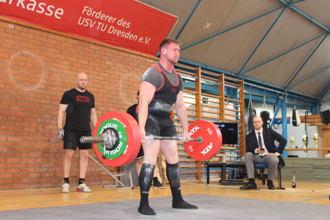 Ole stellte mit brutalen 252,5 Kilogramm unter Beweis, dass man es in Zukunft verdammt schwer gegen ihn haben wird. Foto: Thomas Ludwig