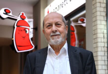 Dieter Richter ist das dienst&auml;lteste Mitglied im Leipziger Kabarett Pfefferm&uuml;hle. Foto: Andr&eacute; Kempner