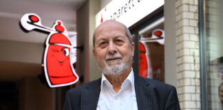 Dieter Richter ist das dienst&auml;lteste Mitglied im Leipziger Kabarett Pfefferm&uuml;hle. Foto: Andr&eacute; Kempner
