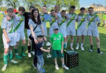 Immer beste Stimmung beim Freizeit-Fu&szlig;ball-Turnier in Waldheim- Richzenhain am 1. Mai, was nicht nur an der gro&szlig;en Zuschauerzahl liegt. Foto: Matthias Poch