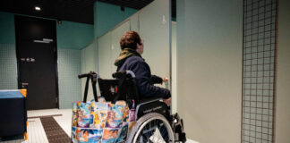 Rollstuhlfahrer sto&szlig;en in der Stadt h&auml;ufig auf Hindernisse &ndash; kleine Umbauten k&ouml;nnen das &auml;ndern. Solche Investitionen werden von der Stadt Leipzig weiter gef&ouml;rdert Foto: Christian Modla