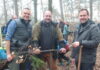 Zahlreiche Freiwillige helfen bei Baumpflanzaktion in Grimma Auf dem Rappenberg in Grimma wurden kürzlich 800 Bäume ge- pflanzt. Foto: EcoTrade