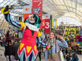 Bunt und rekordverd&auml;chtig: 313000 Besucherinnen und Besucher in unterschiedlichsten Outfits und aus allen Generationen waren bei der Buchmesse 2026 dabei. Foto: Tom Schulze