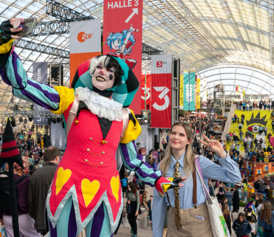 Bunt und rekordverd&auml;chtig: 313000 Besucherinnen und Besucher in unterschiedlichsten Outfits und aus allen Generationen waren bei der Buchmesse 2026 dabei. Foto: Tom Schulze