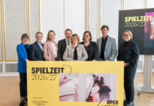Sie blicken mit Optimismus auf eine herausfordernde neue Opern-Spielzeit 2026/2027: Marie Czilwik (Leiterin Junge Oper Leipzig), Torsten Rose (Direktor Musikalische Kom&ouml;die), Marlene Hahn (Chefdramaturgin), Ivan Repu&scaron;ić (Generalmusikdirektor), Lydia Schubert (Gesch&auml;ftsf&uuml;hrende Intendantin und Verwaltungsdirektorin), Dr. Skadi Jennicke (B&uuml;rgermeisterin und Beigeordnete f&uuml;r Kultur der Stadt Leipzig), R&eacute;my Fichet (Direktor Leipziger Ballett) und Juliane Postberg (Operndirektorin, v.l.). Foto: Tom Schulze