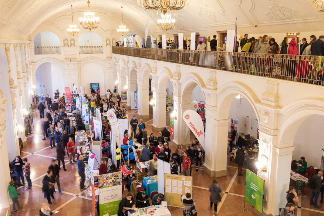 Am 28. November findet sie zum dritten Mal im Neuen Rathaus statt, die &bdquo;Engagement.Messe&ldquo; f&uuml;r Leipzig: Daf&uuml;r kann man sich schon jetzt anmelden. Foto: Thomas Roetting