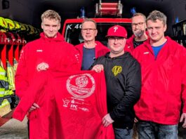 Vor dem Ger&auml;tehaus Kosma: Thomas Kratzsch (Maschinist/hinten links), Matthias Riedel (Wehrleiter/hinten rechts), Florian Riedel (vorn links), Daniel B&ouml;hmer (vorn mitte), Winus Pfeiffer (vorn rechts). Foto: Matthias Riede