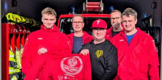 Vor dem Ger&auml;tehaus Kosma: Thomas Kratzsch (Maschinist/hinten links), Matthias Riedel (Wehrleiter/hinten rechts), Florian Riedel (vorn links), Daniel B&ouml;hmer (vorn mitte), Winus Pfeiffer (vorn rechts). Foto: Matthias Riede