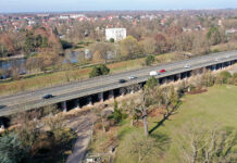 Blick aus der Luft auf die Agra-Br&uuml;cke