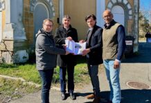 Grimmas Oberb&uuml;rgermeister Tino Kie&szlig;ig, Landrat des Landkreises Leipzig Henry Graichen, Architekt Marco Stelzel, Bauherr Samuri Reum.