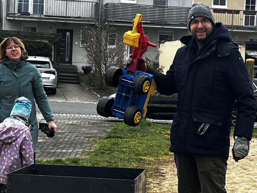 Spielzeugkiste für die Nutzung des Spielplatzes