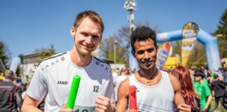 Marathonl&auml;ufer Eyob Solomon Behre aus Freiberg und Olympiateilnehmer Marvin Schlegel (links). Foto: PM