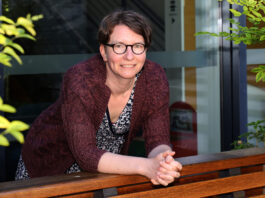 Die Leipziger Autorin Katharina Bendixen hat einen Erz&auml;hlband &uuml;ber die Herausforderungen des Eltern-Daseins geschrieben. Foto: Andr&eacute; Kempner