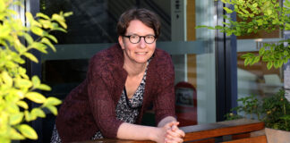 Die Leipziger Autorin Katharina Bendixen hat einen Erz&auml;hlband &uuml;ber die Herausforderungen des Eltern-Daseins geschrieben. Foto: Andr&eacute; Kempner