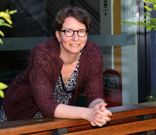 Die Leipziger Autorin Katharina Bendixen hat einen Erz&auml;hlband &uuml;ber die Herausforderungen des Eltern-Daseins geschrieben. Foto: Andr&eacute; Kempner
