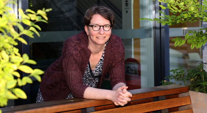 Die Leipziger Autorin Katharina Bendixen hat einen Erzählband über die Herausforderungen des Eltern-Daseins geschrieben. Foto: André Kempner Die Leipziger Autorin Katharina Bendixen hat einen Erzählband über die Herausforderungen des Eltern-Daseins geschrieben. Foto: André Kempner