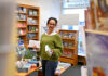 Grimmaer Buchhandlung schickt Leser auf Expedition Ines Klisch ist die Inhaberin der Buchhandlung Bücherwurm am Grimmaer Markt. Foto: Thomas Kube
