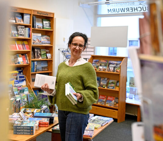 Ines Klisch ist die Inhaberin der Buchhandlung B&uuml;cherwurm am Grimmaer Markt. Foto: Thomas Kube
