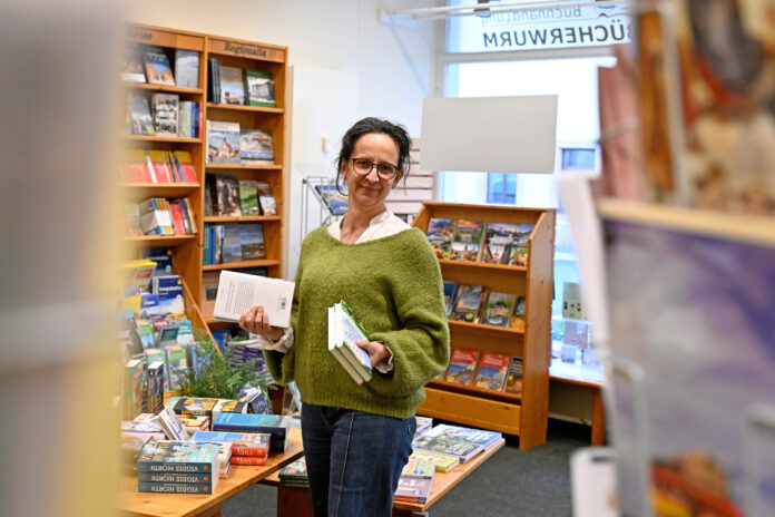 Ines Klisch ist die Inhaberin der Buchhandlung Bücherwurm am Grimmaer Markt. Foto: Thomas Kube Ines Klisch ist die Inhaberin der Buchhandlung Bücherwurm am Grimmaer Markt. Foto: Thomas Kube