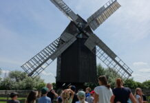 Lernen au&szlig;erhalb des Klassenzimmers: An der Bockwindm&uuml;hle Hohenroda erleben Sch&uuml;lerinnen und Sch&uuml;ler Geschichte mit allen Sinnen. Foto: Andrea Heyn