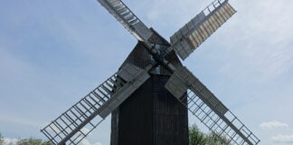 Lernen au&szlig;erhalb des Klassenzimmers: An der Bockwindm&uuml;hle Hohenroda erleben Sch&uuml;lerinnen und Sch&uuml;ler Geschichte mit allen Sinnen. Foto: Andrea Heyn