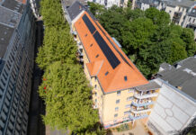 Blick auf modernisierten Wohnblock in Leipzigs S&uuml;dvorstadt