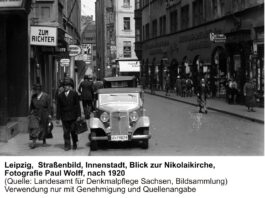 Einen Blick auf s&auml;chsische Denkmale in Vergangenheit und Gegenwart &ouml;ffnet eine neue Ausstellung im Druckkunstmuseum - wie hier auf den Turm der Nikolaikirche aus dem Jahr 1939. Foto: Paul Wolff
