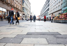 Auch das Pflaster in der Leipziger Petersstra&szlig;e kann eine Menge Geschichten erz&auml;hlen &ndash; diese m&ouml;ch- te man nun im Projekt &bdquo;Leipziger Pflastergeschichte(n)&ldquo; sammeln. Foto: Andr&eacute; Kempner