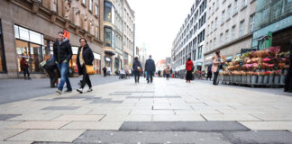 Auch das Pflaster in der Leipziger Petersstra&szlig;e kann eine Menge Geschichten erz&auml;hlen &ndash; diese m&ouml;ch- te man nun im Projekt &bdquo;Leipziger Pflastergeschichte(n)&ldquo; sammeln. Foto: Andr&eacute; Kempner