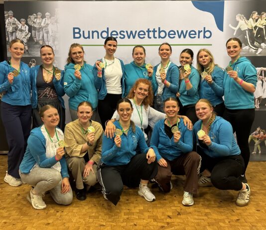 Die Tanzklasse 9 sowie Erwachsenklasse 2 holten mit &bdquo;Tempora fatalia&ldquo; einen zweiten Platz. Foto: privat